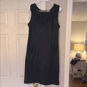 Adrienne Vittadini Elegant Black Sleeveless Dress with Ruffle Detail Neckline